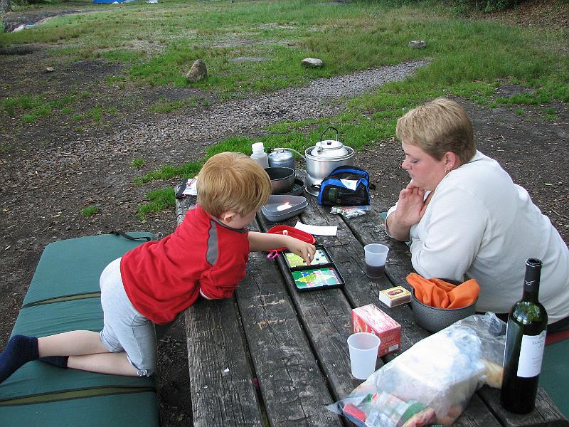 IMG_5464.JPG - Efter maden er det tid til et slag ludo