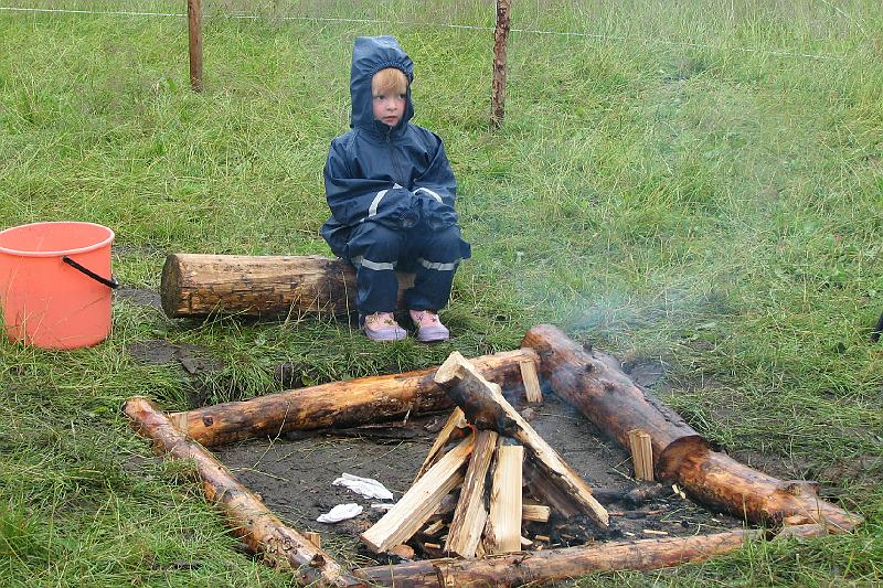 IMG_2994-m.jpg - Hygge ved bålet i regnvejr